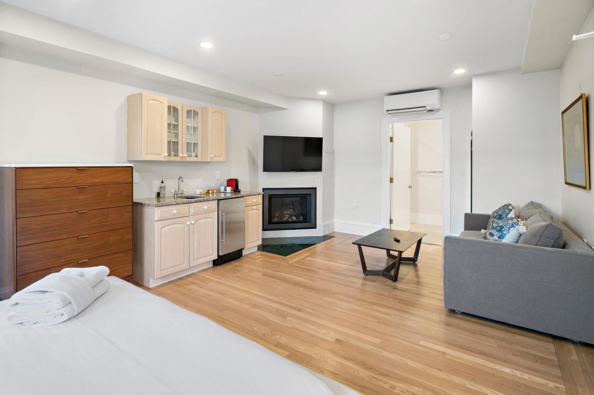 Charlesgate Suites Бостон Экстерьер фото